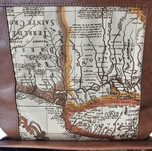 LAND LEATHER CRAFTSMANSHIP Croc Leather Crossbody Map Lock Key Flap Bag Charm - Picture 16 of 16